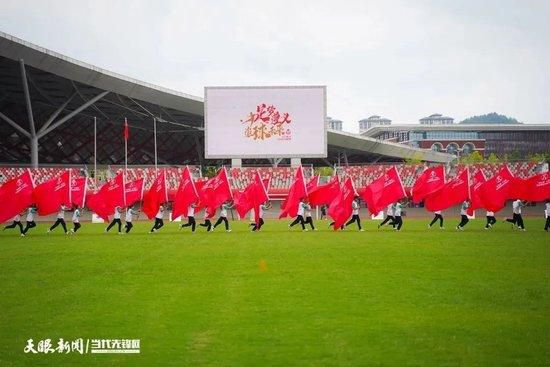 　　登顶《帝国》杂志“影史最佳动画”、奥斯卡最佳动画长片《蜘蛛侠：平行宇宙》全新续作《蜘蛛侠：纵横宇宙》发布幕后特辑，制片人兼编剧克里斯托弗·米勒、菲尔·罗德解读多元宇宙的迥异画风，上百个蜘蛛侠的角色风格，直言“在动画里一切皆有可能”